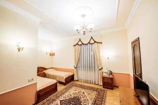 Гостиница Таврическая Симферополь Стандартный двухместный номер с 2 отдельными кроватями-2